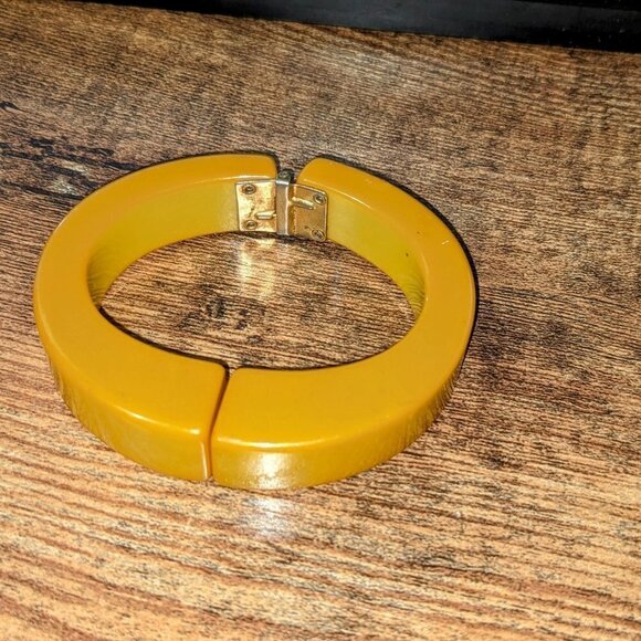Bakelite 1940s Butterscotch Bracelet - Picture 2 of 11